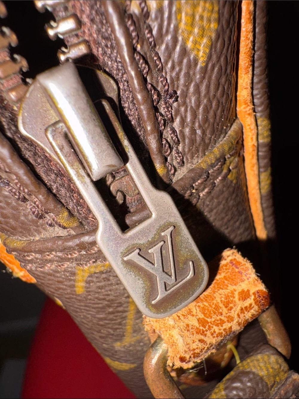 Louis Vuitton Danube Monogram Crossbody both sides have been repaired - Picture 11 of 13